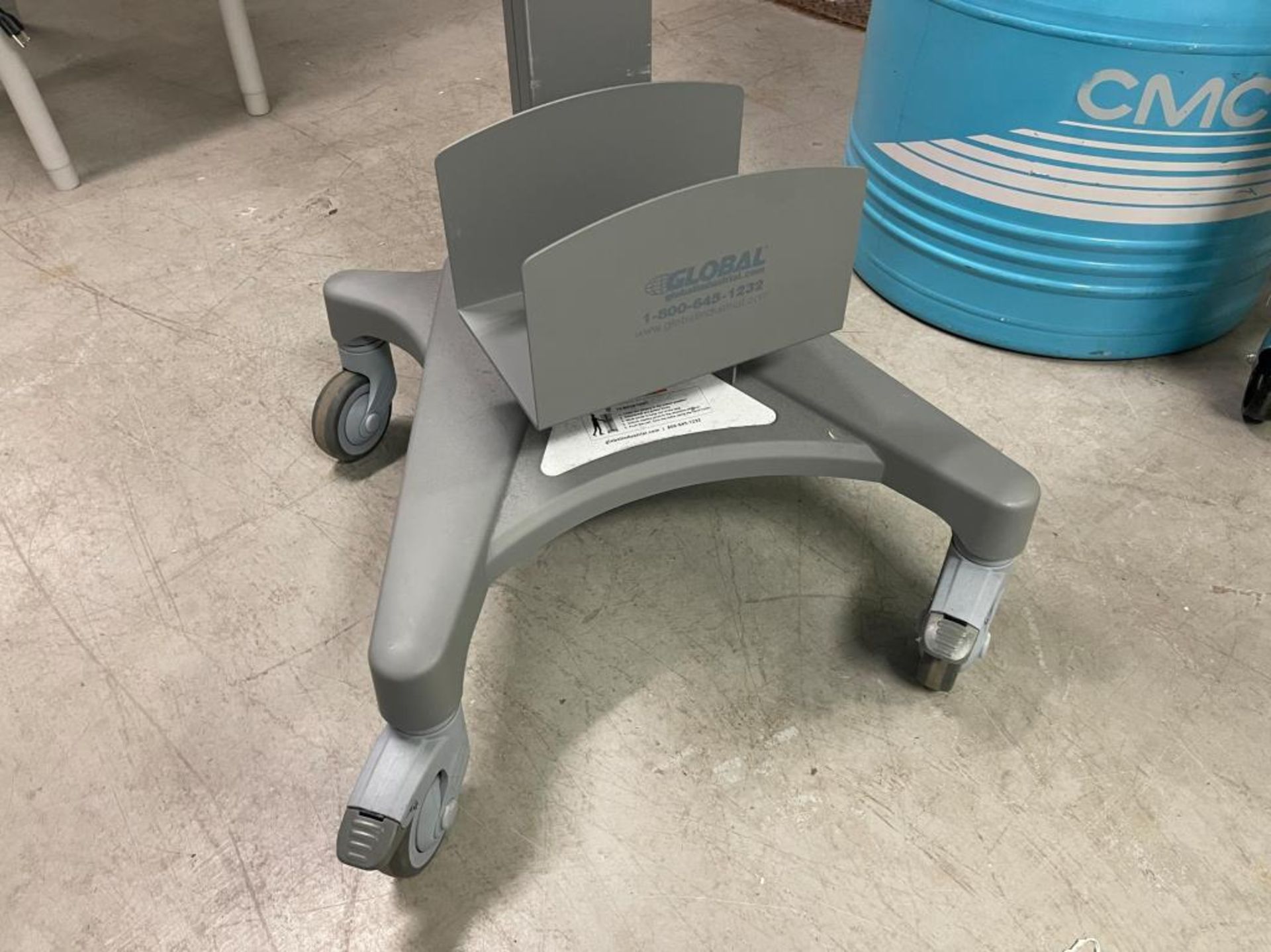 Mobile Laboratory Standing Desk - Image 3 of 3