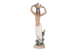 A LARGE LLADRO 'NATIVE WOMAN' PORCELAIN FIGURE