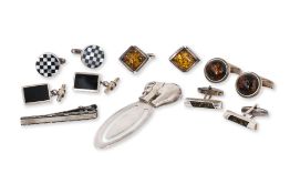 A GROUP OF SILVER CUFFLINKS AND OTHER ITEMS