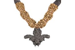 A VERA WANG CRYSTAL EMBELLISHED NECKLACE