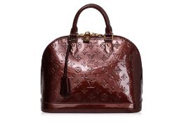 A LOUIS VUITTON VERNIS ALMA MM BAG