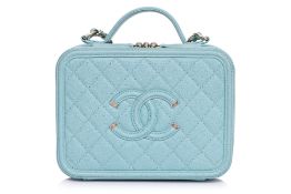 A CHANEL QUILTED MEDIUM CC FILIGREE VANITY BAG