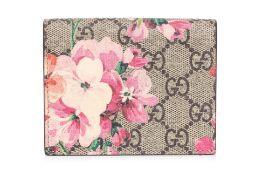 A GUCCI GG FLORAL PRINT WALLET
