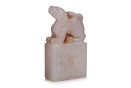 A WHITE HARDSTONE MYTHICAL BEAST SEAL