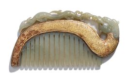 A FINE AND RARE GOLD MOUNTED JADE COMB