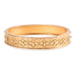 A VICTORIAN HINGED 'ETRUSCAN REVIVAL' BANGLE