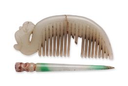 A JADE COMB AND HAIRPIN