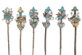 A GROUP OF SIX KINGFISHER FEATHER SILVER HAIRPINS