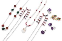 A GROUP OF SEMI-PRECIOUS GEMSTONE JEWELLERY (7)