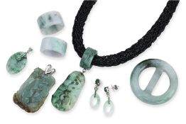 A GROUP OF JADE JEWELLERY (8)