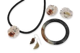 A GROUP OF JADE JEWELLERY (6)