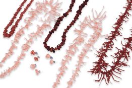 A GROUP OF SEVEN PIECES OF CORAL JEWELLERY AND AN AMBER NECKLACE