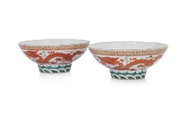 A PAIR OF FAMILLE ROSE DRAGON DECORATED BOWL COVERS
