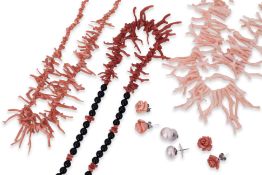 A GROUP OF CORAL JEWELLERY AND A PAIR OF PEARL EARRINGS (6)