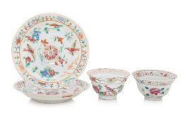 A PAIR OF FAMILLE ROSE SAUCERS AND TWO TEA BOWLS