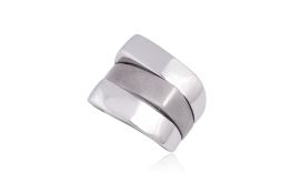 A STACKED GEOMETRIC WHITE GOLD RING