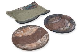 A GROUP OF THREE JAPANESE STUDIO POTTERY SERVING PLATES