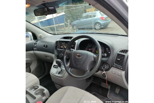 08/58 KIA SEDONA GS A - 2902cc 5dr MPV (Silver) - Image 71 of 77