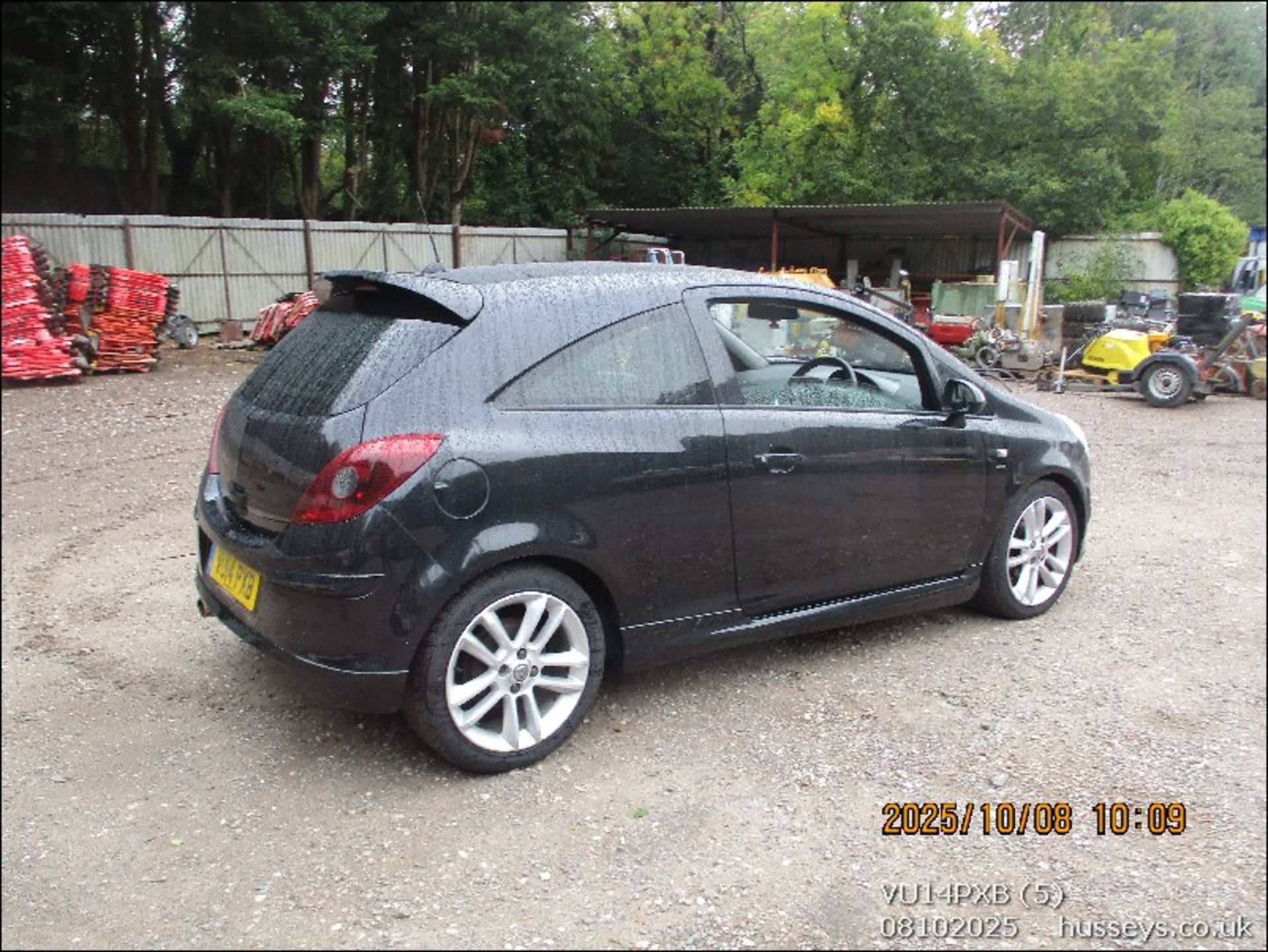 14/14 VAUXHALL CORSA SRI 1398cc 5 Spd Manual Petrol 3 Dr H/Back (Black, 116k) VU14PXB - Image 5 of 19