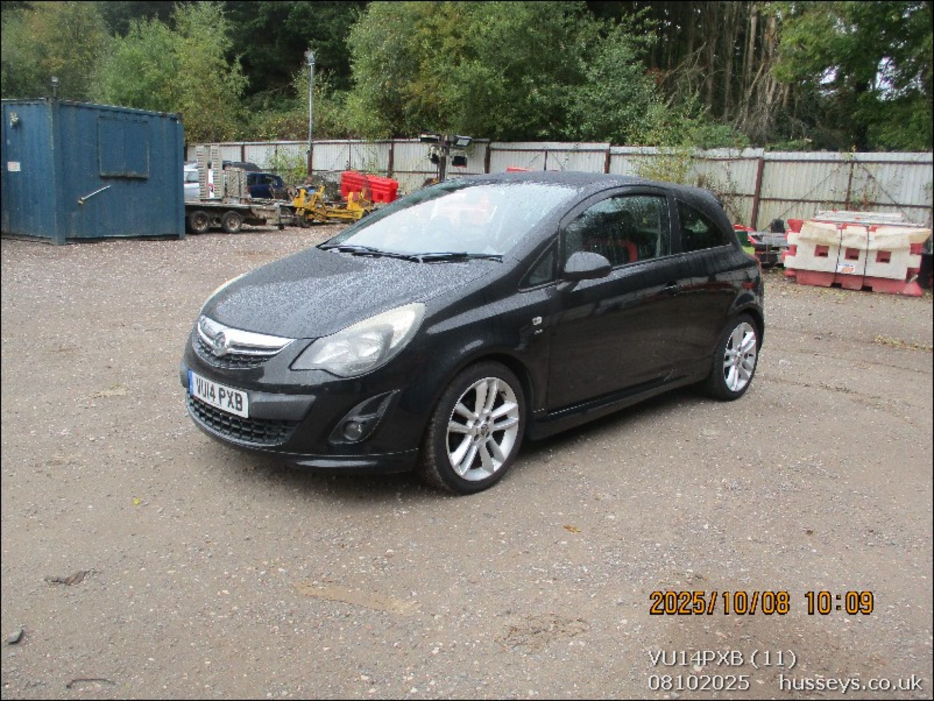 14/14 VAUXHALL CORSA SRI 1398cc 5 Spd Manual Petrol 3 Dr H/Back (Black, 116k) VU14PXB - Image 11 of 19