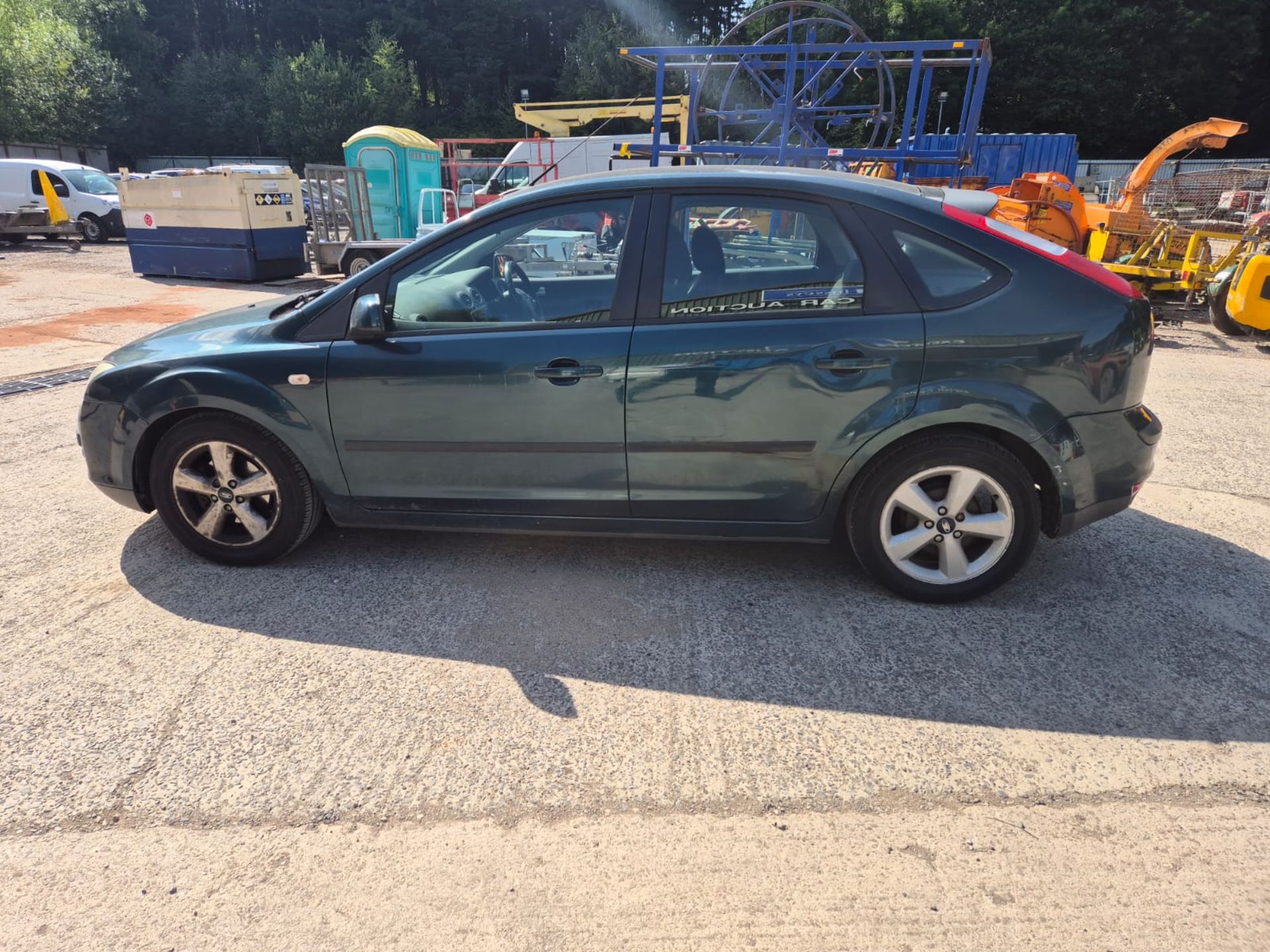 06/56 FORD FOCUS ZETEC CLIMATE AUTO 1596CC 4 SPEED AUTO PETROL GREEN AY56XES - Image 9 of 20