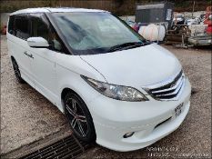 04/04 HONDA 0 2350cc Estate (White), NR04YJA 176K