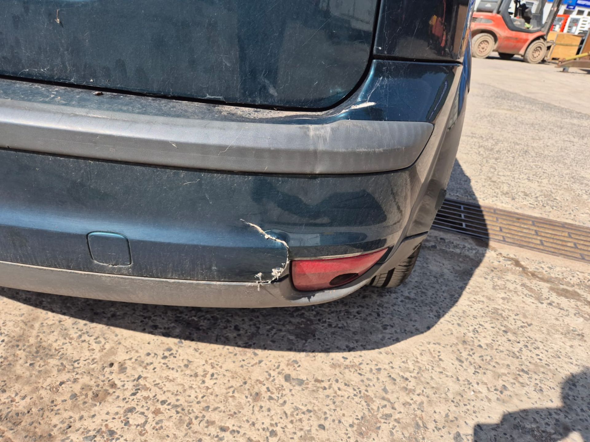 06/56 FORD FOCUS ZETEC CLIMATE AUTO 1596CC 4 SPEED AUTO PETROL GREEN AY56XES - Image 19 of 20