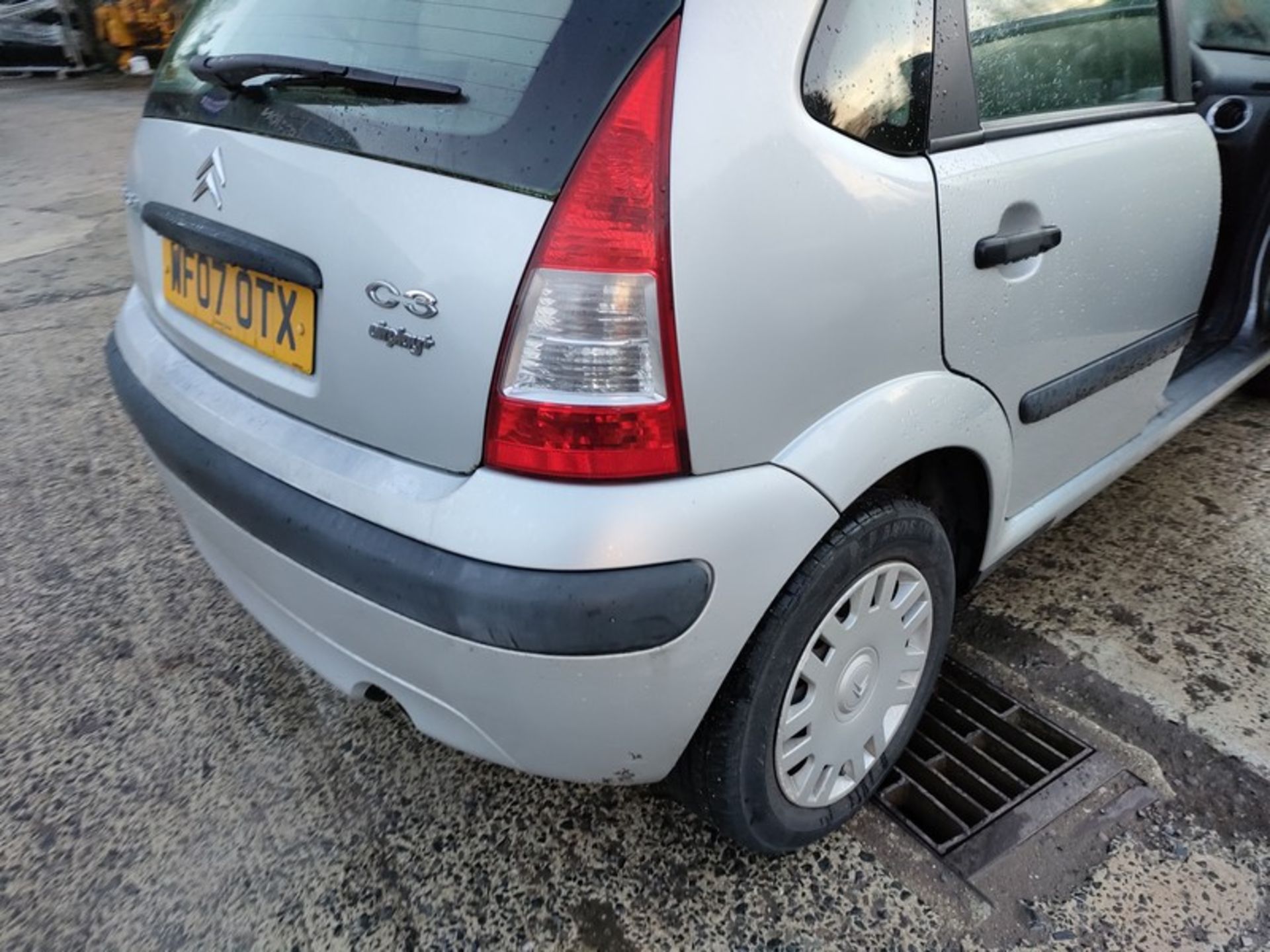 07/07 CITROEN C3 AIRPLAY+ 1124cc 5 Speed Manual Petrol 5 Door Hatchback Silver WF07OTX - Image 18 of 35