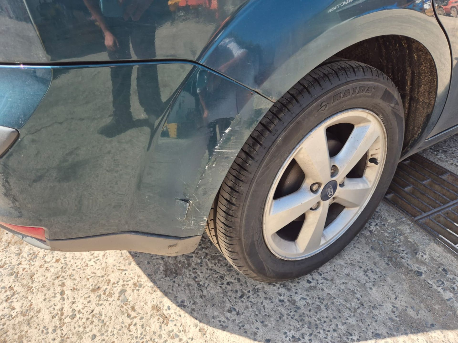 06/56 FORD FOCUS ZETEC CLIMATE AUTO 1596CC 4 SPEED AUTO PETROL GREEN AY56XES - Image 18 of 20