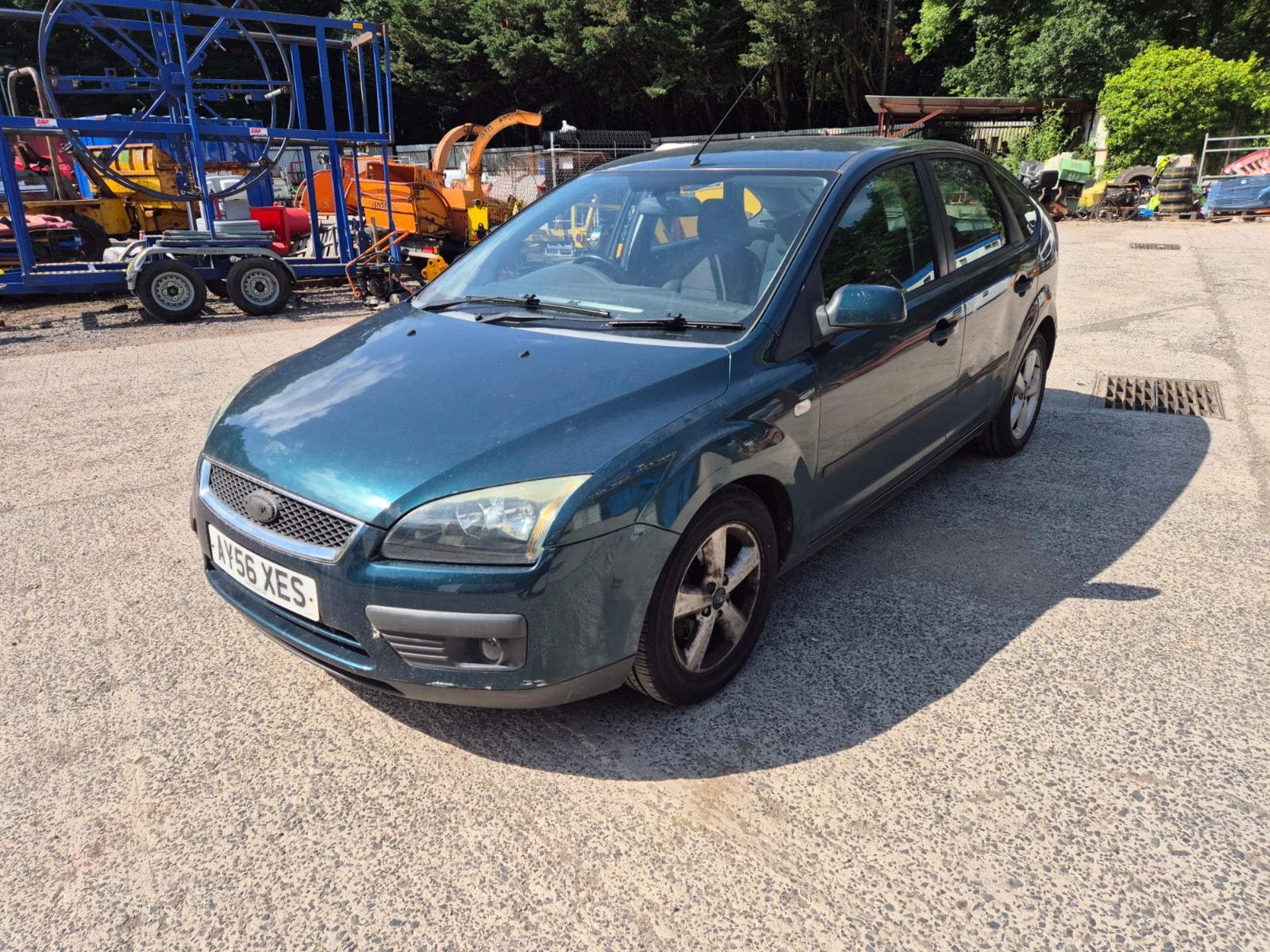 06/56 FORD FOCUS ZETEC CLIMATE AUTO 1596CC 4 SPEED AUTO PETROL GREEN AY56XES - Image 6 of 20