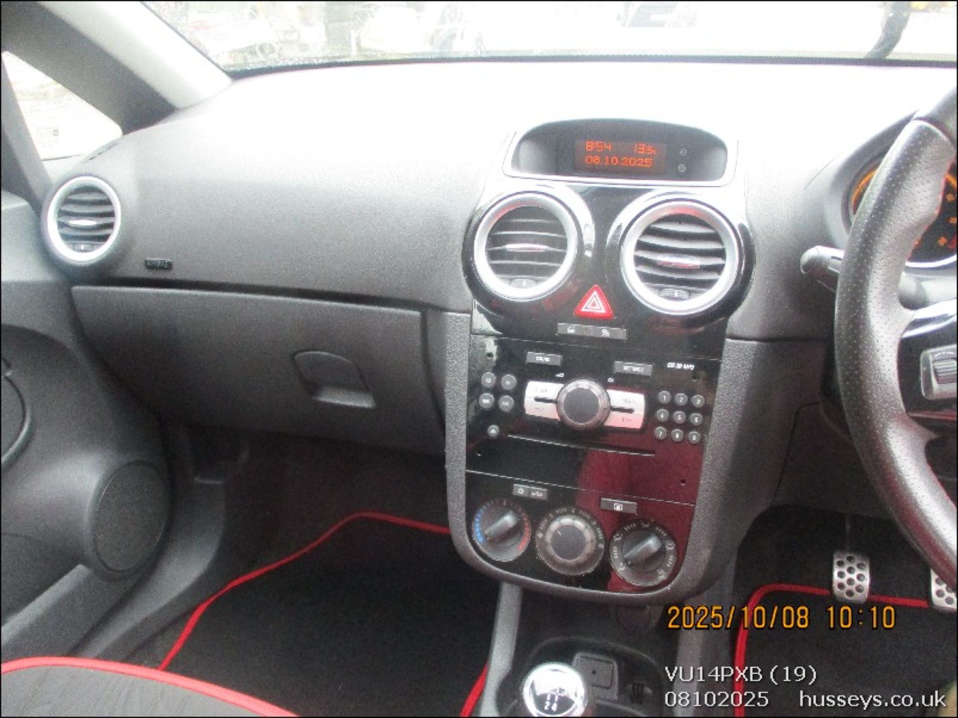 14/14 VAUXHALL CORSA SRI 1398cc 5 Spd Manual Petrol 3 Dr H/Back (Black, 116k) VU14PXB - Image 18 of 19