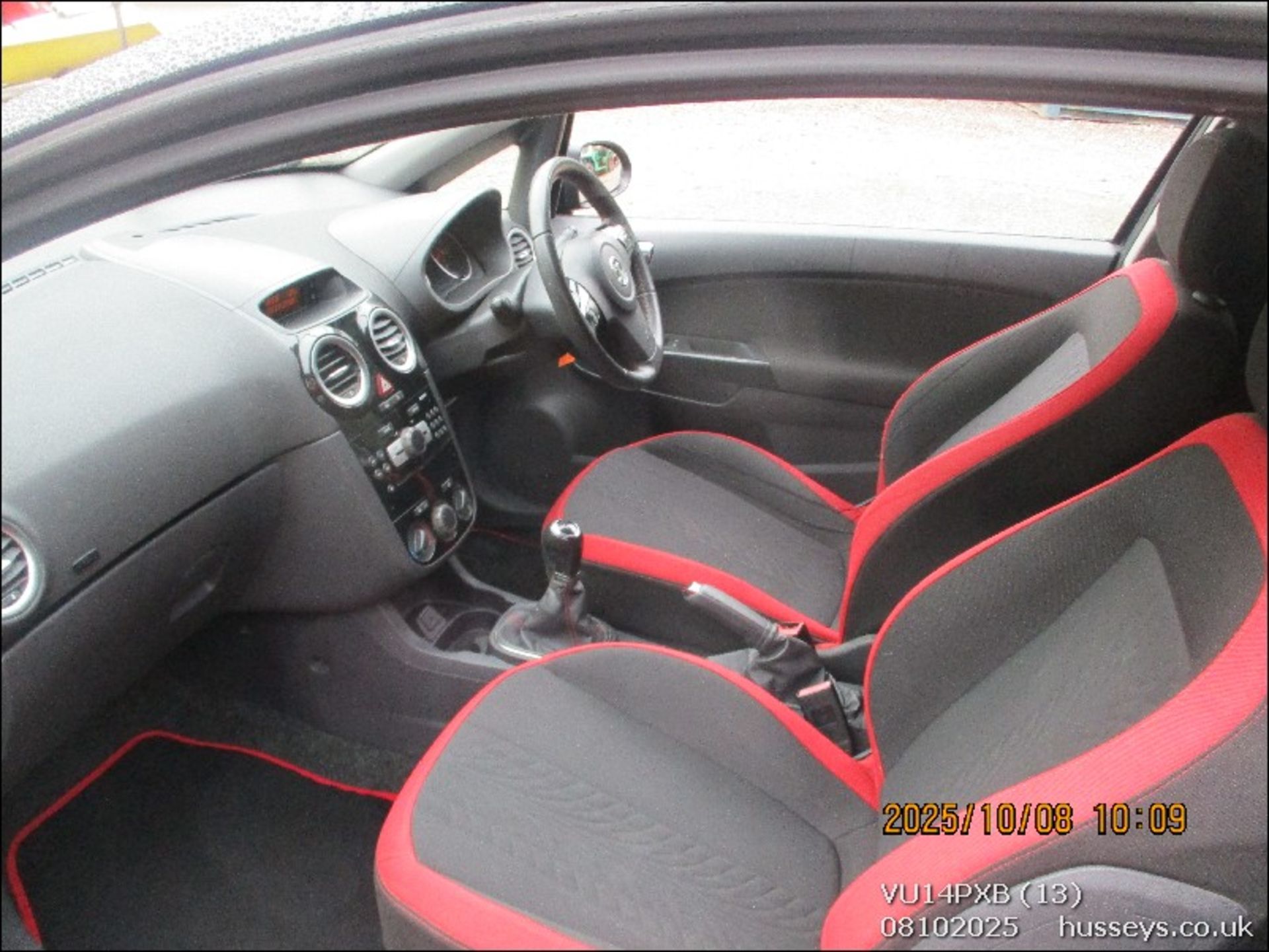 14/14 VAUXHALL CORSA SRI 1398cc 5 Spd Manual Petrol 3 Dr H/Back (Black, 116k) VU14PXB - Image 13 of 19