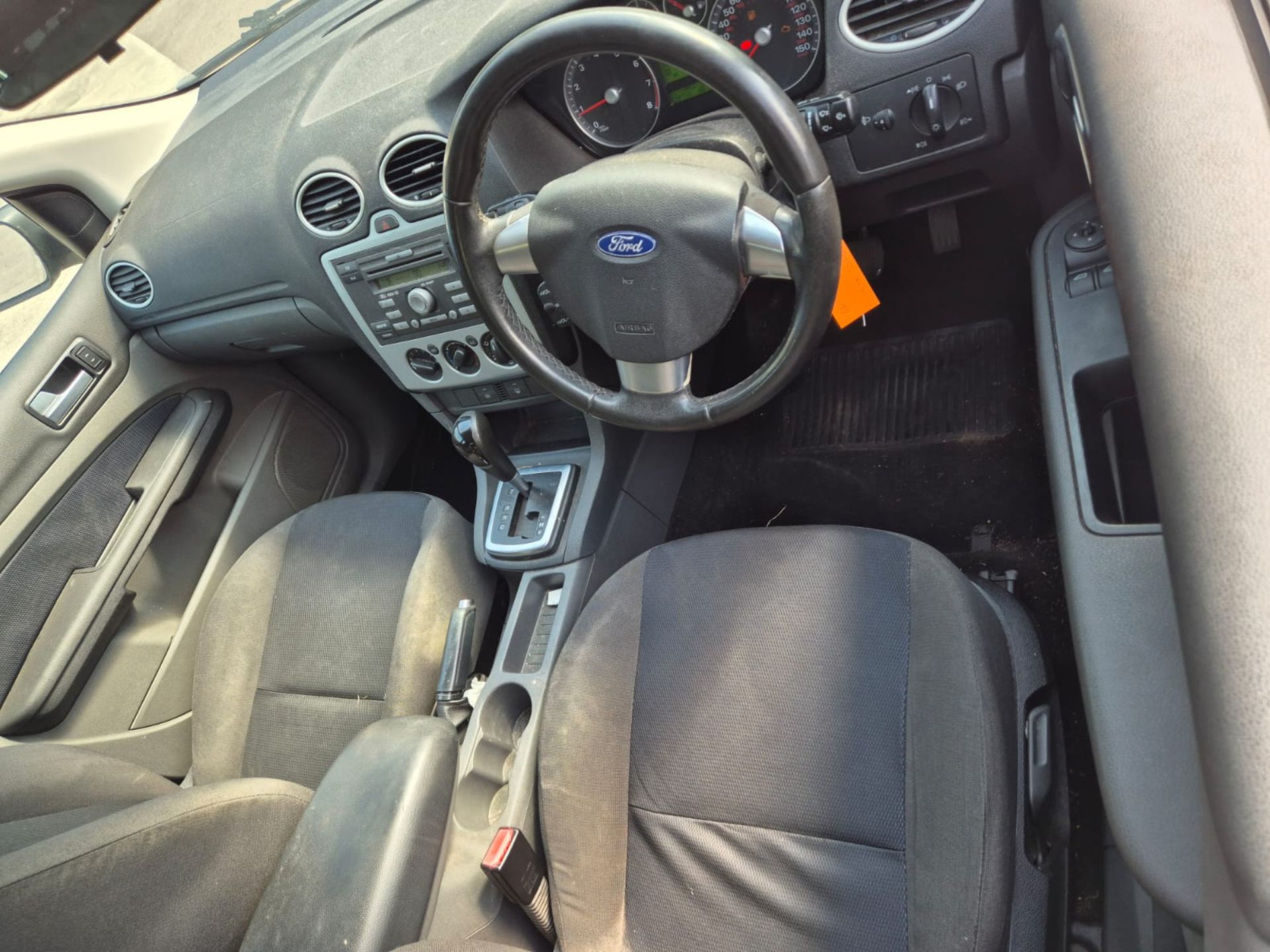 06/56 FORD FOCUS ZETEC CLIMATE AUTO 1596CC 4 SPEED AUTO PETROL GREEN AY56XES - Image 14 of 20