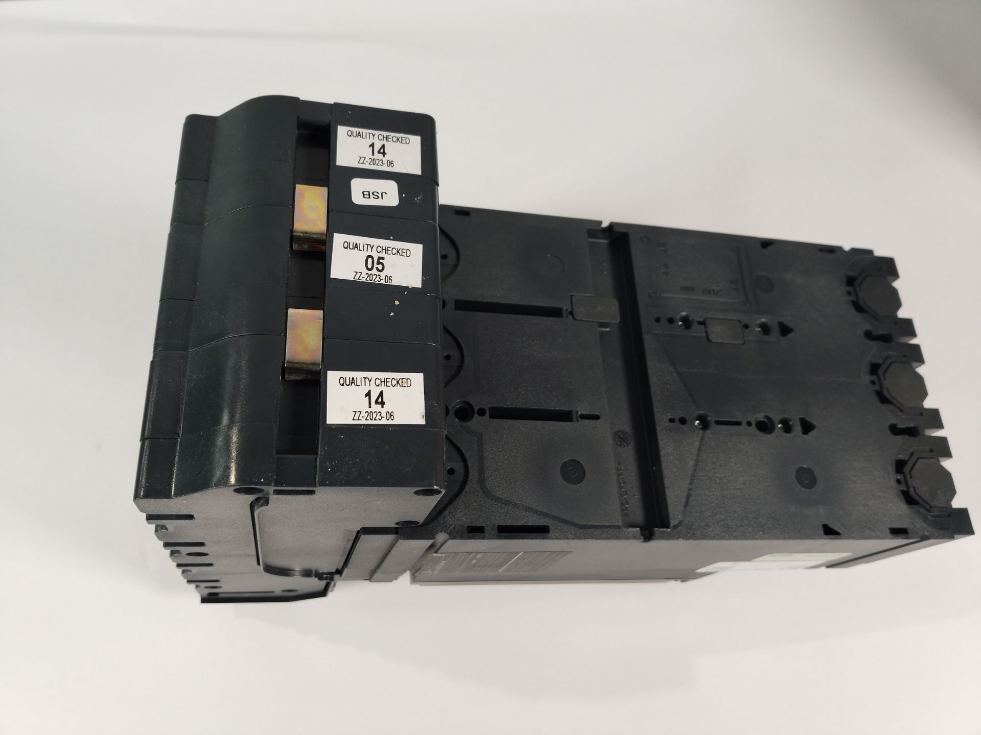 An as new Schneider electric breaker frame PowerPacT 4, 630A, 3P, icu 50kA (REF: PP46303FO50K). - Image 2 of 2