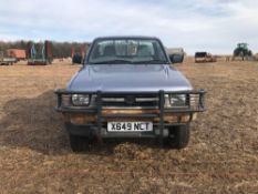 2000 Toyota Hilux 2.4 turbo diesel 4WD pick up truck. Manual gear box. MOT until January 2026. Reg: