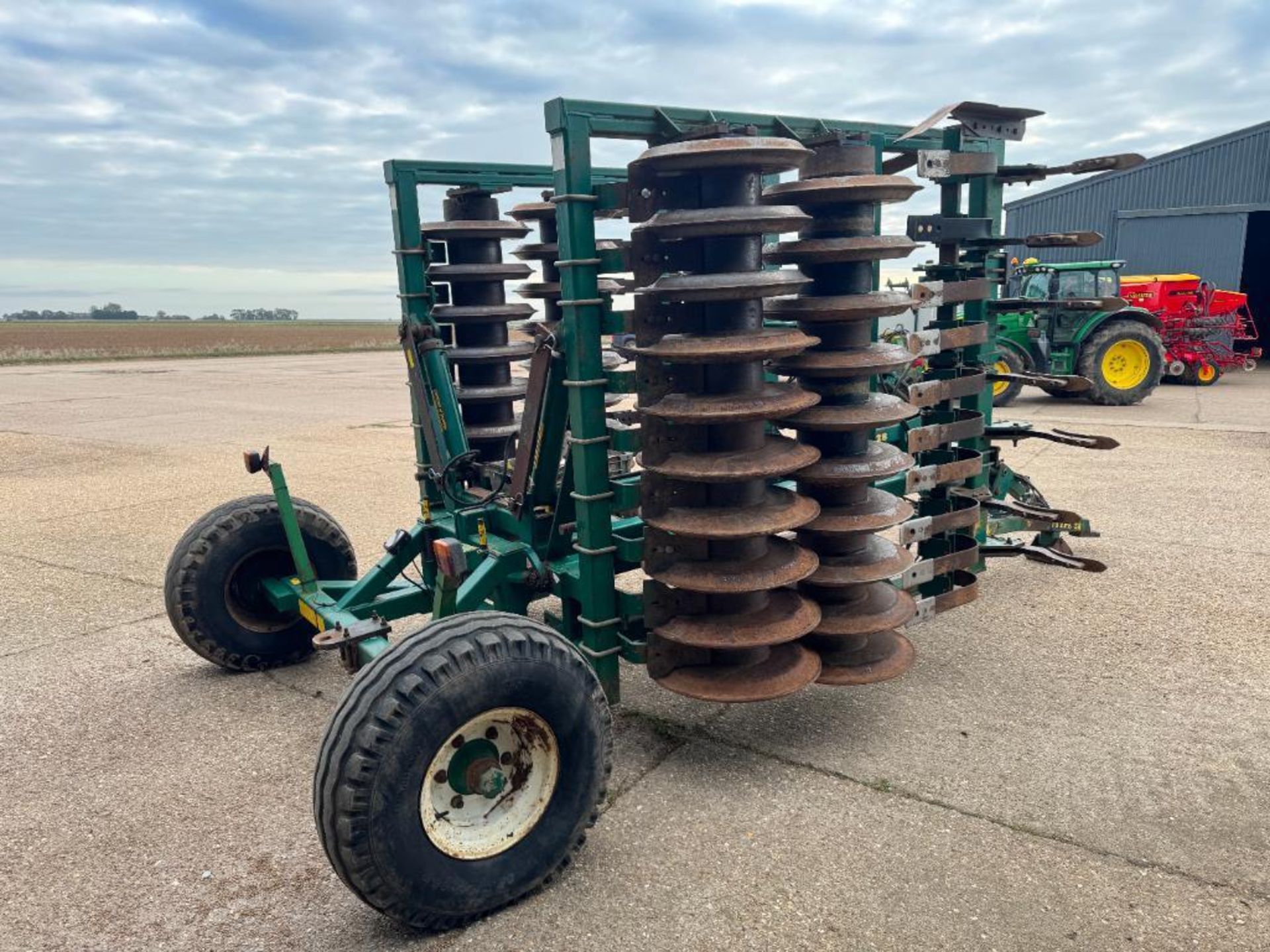 Cousins Type 28 4m cultivator, leading tines to levelling paddles and ...