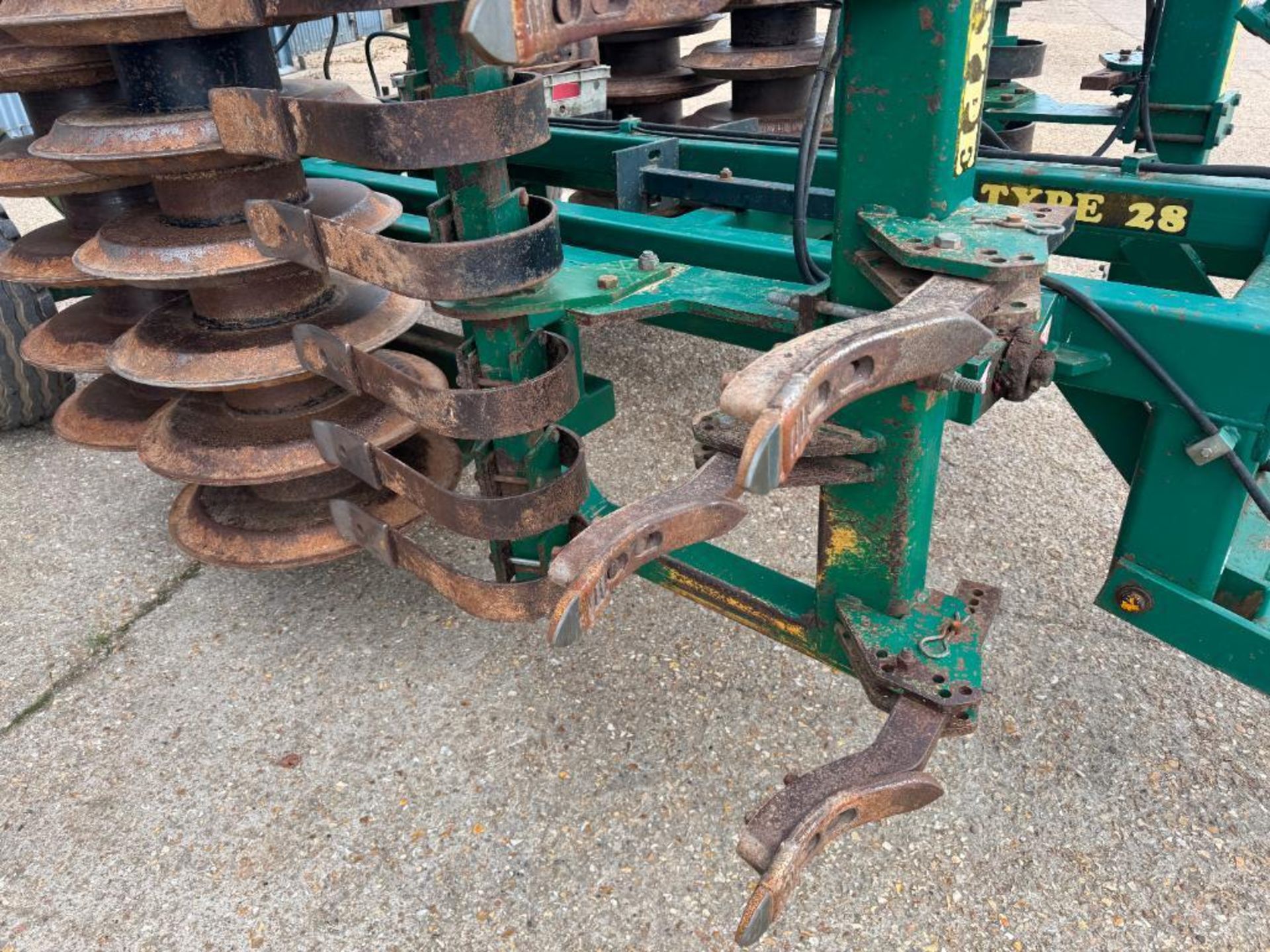 Cousins Type 28 4m cultivator, leading tines to levelling paddles and ...
