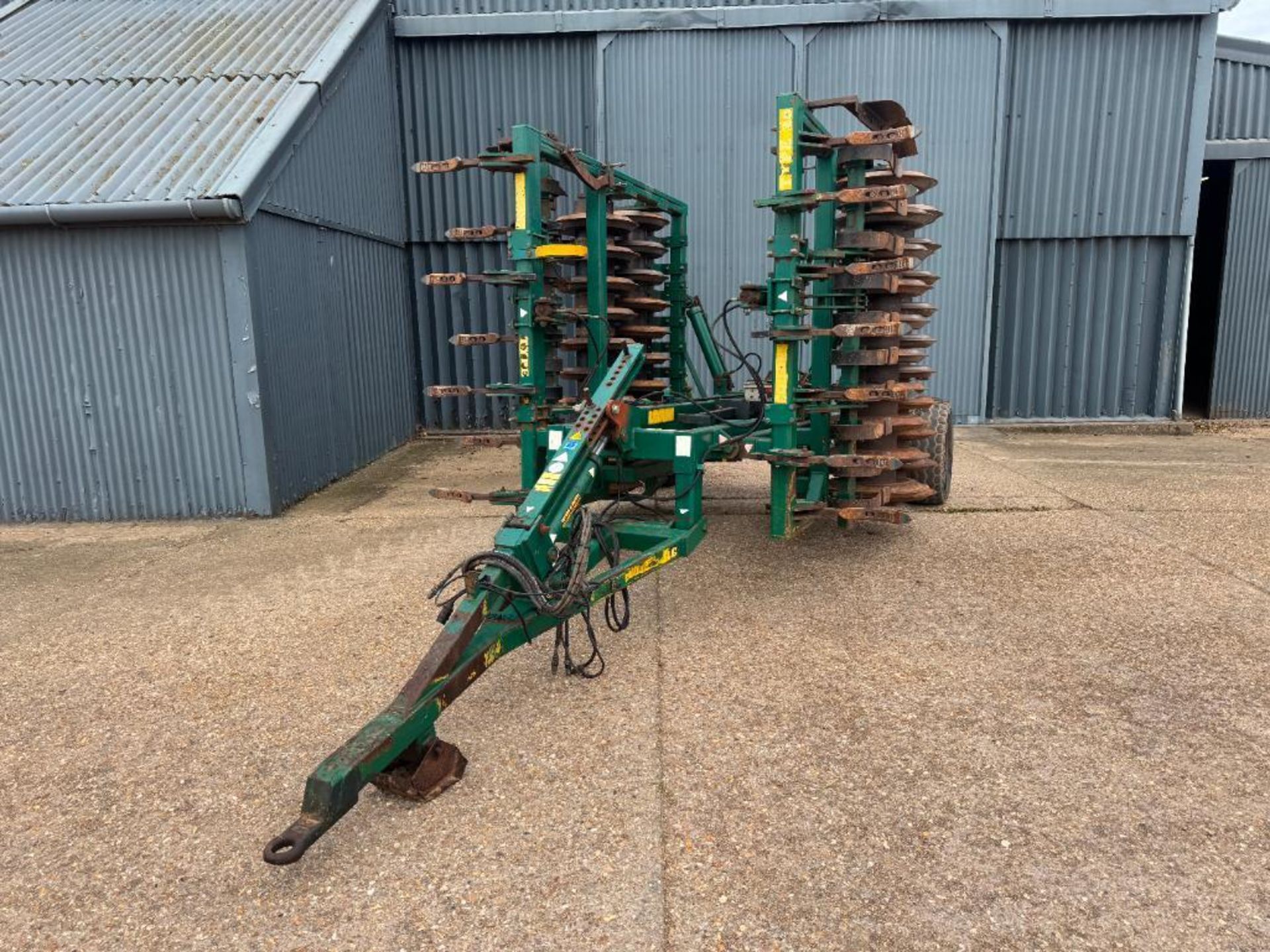 Cousins Type 28 4m cultivator, leading tines to levelling paddles and ...