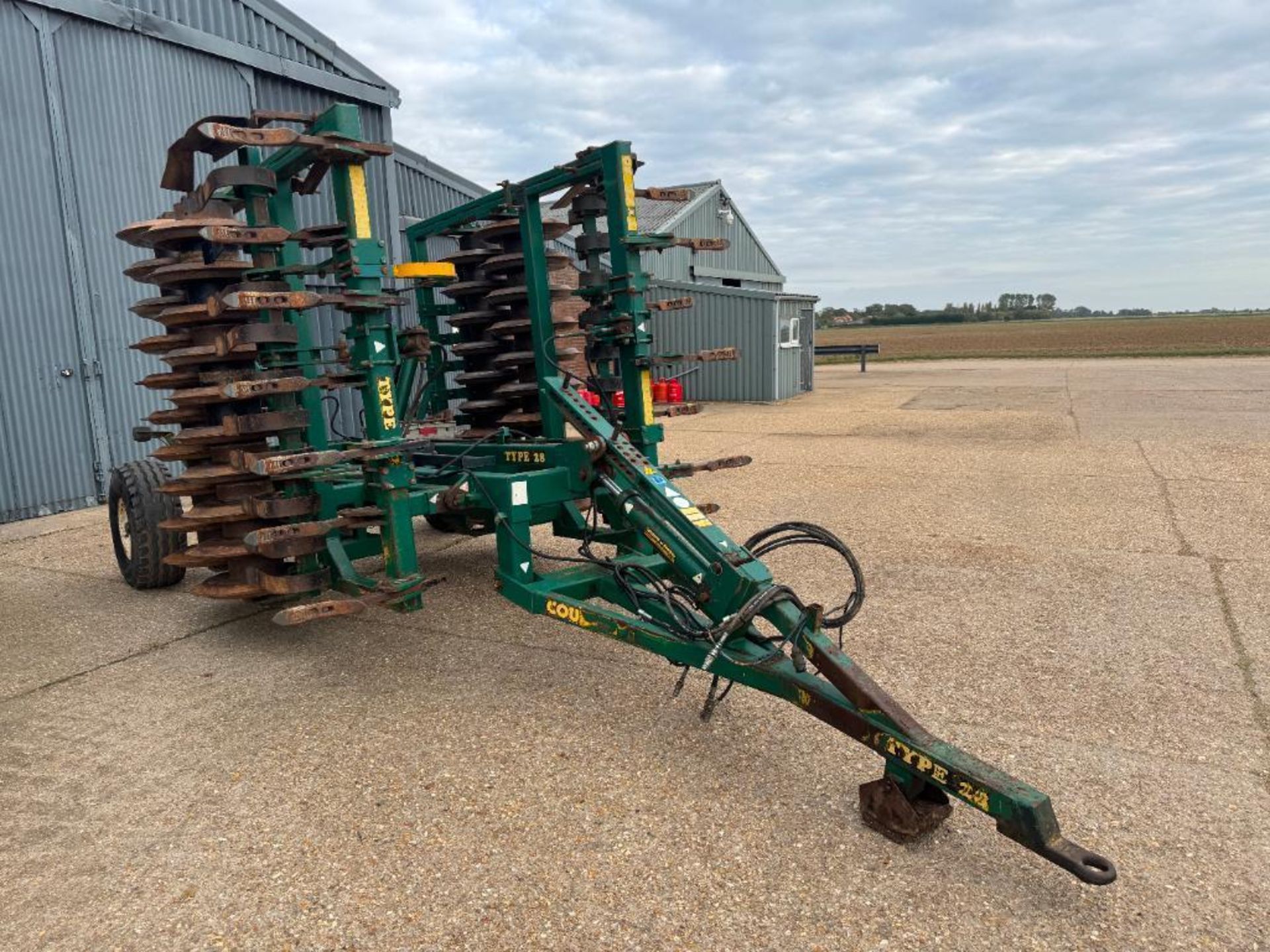 Cousins Type 28 4m cultivator, leading tines to levelling paddles and ...