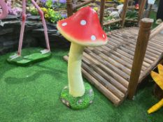 NEW LARGE UNIQUE GARDEN MUSHROOM TOAD STOOL STATUE APPROX 70CM TALL