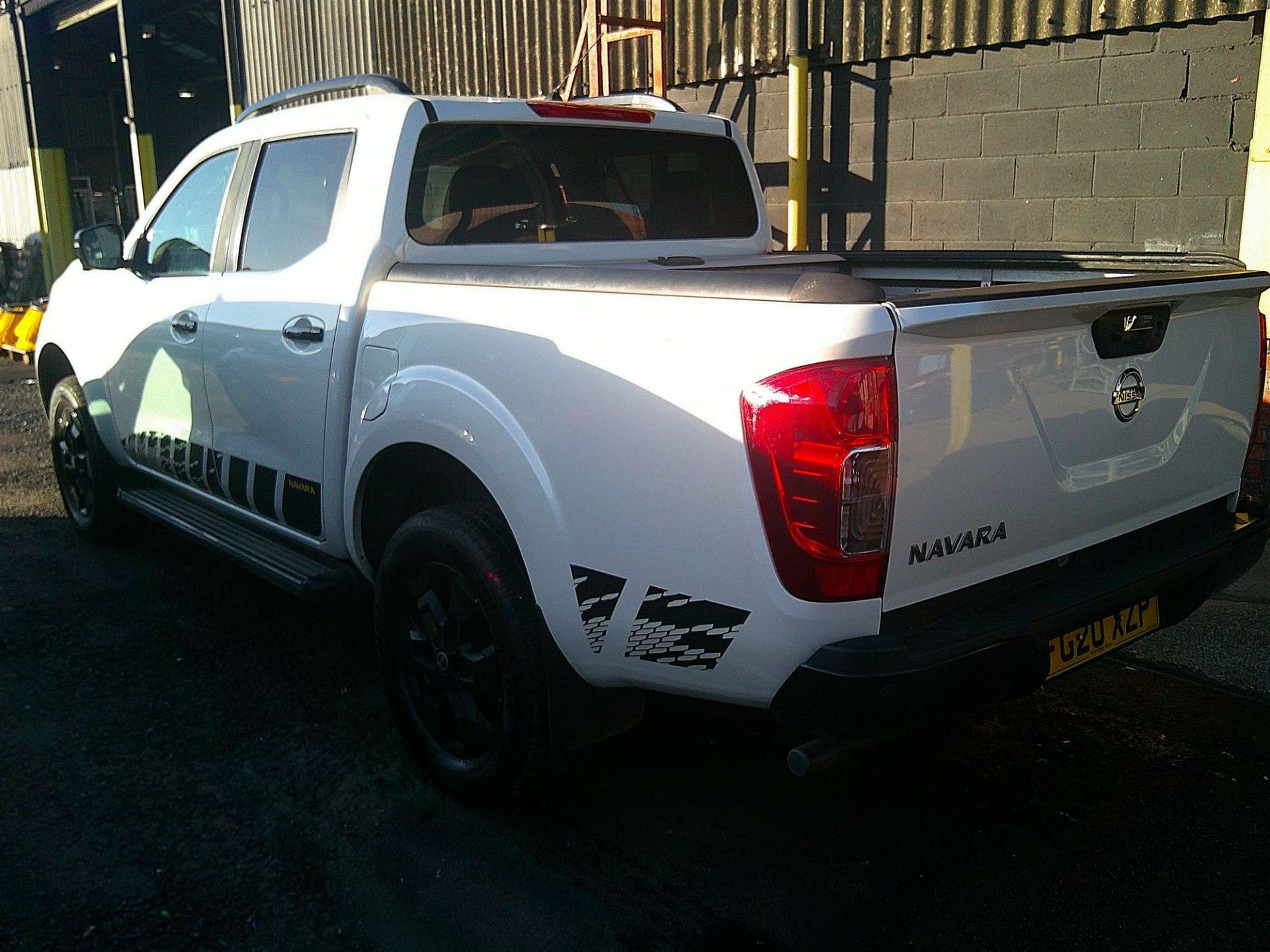 2020 20 REG NISSAN NAVARA N-GUARD SPECIAL EDITION DCI AUTO - Image 4 of 8