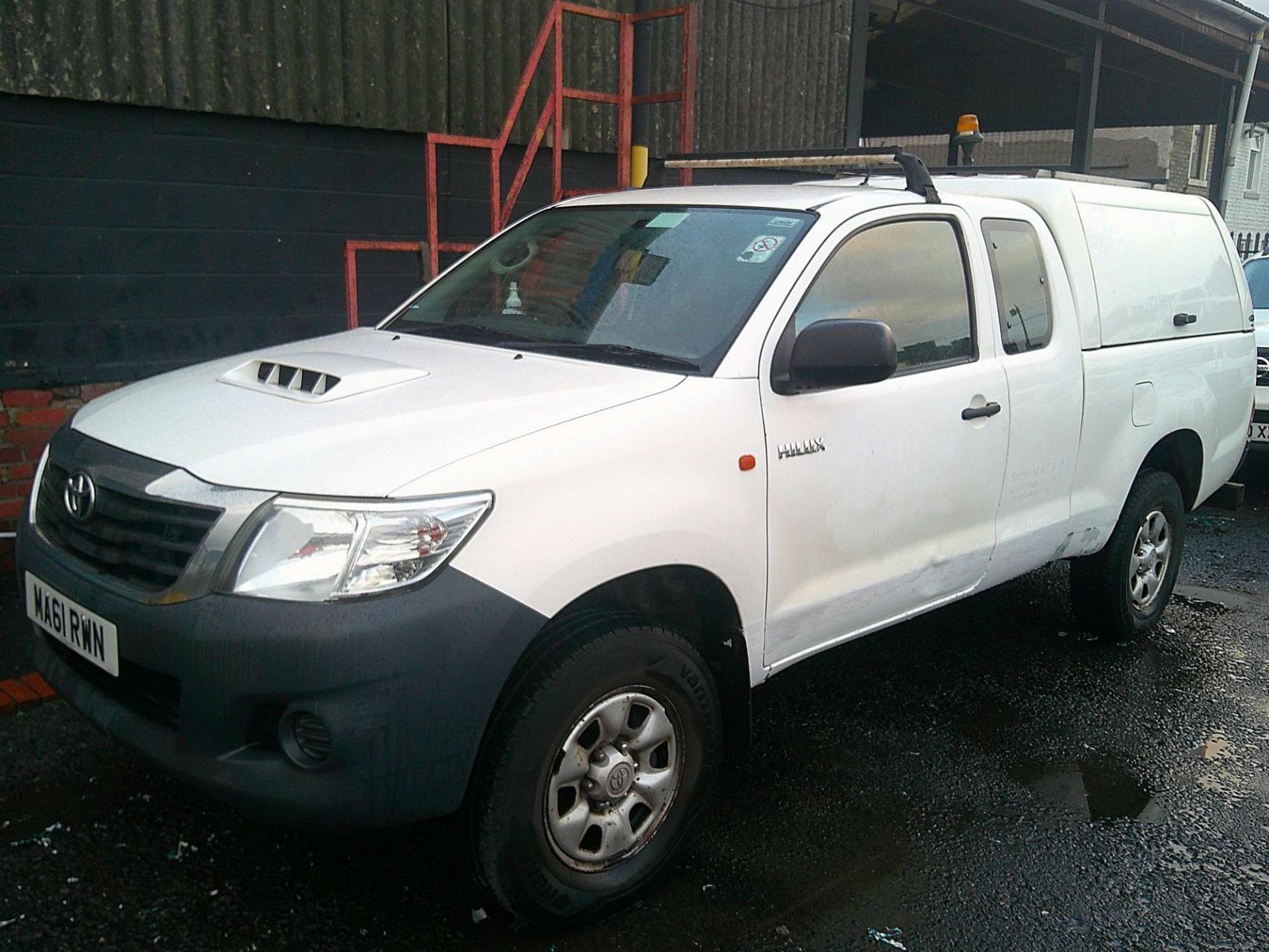 2011 61 REG TOYOTA HILUX HL2 D-4D 4X4 ECB (DIRECT UNITED UTILITIES WATER) - Image 2 of 7