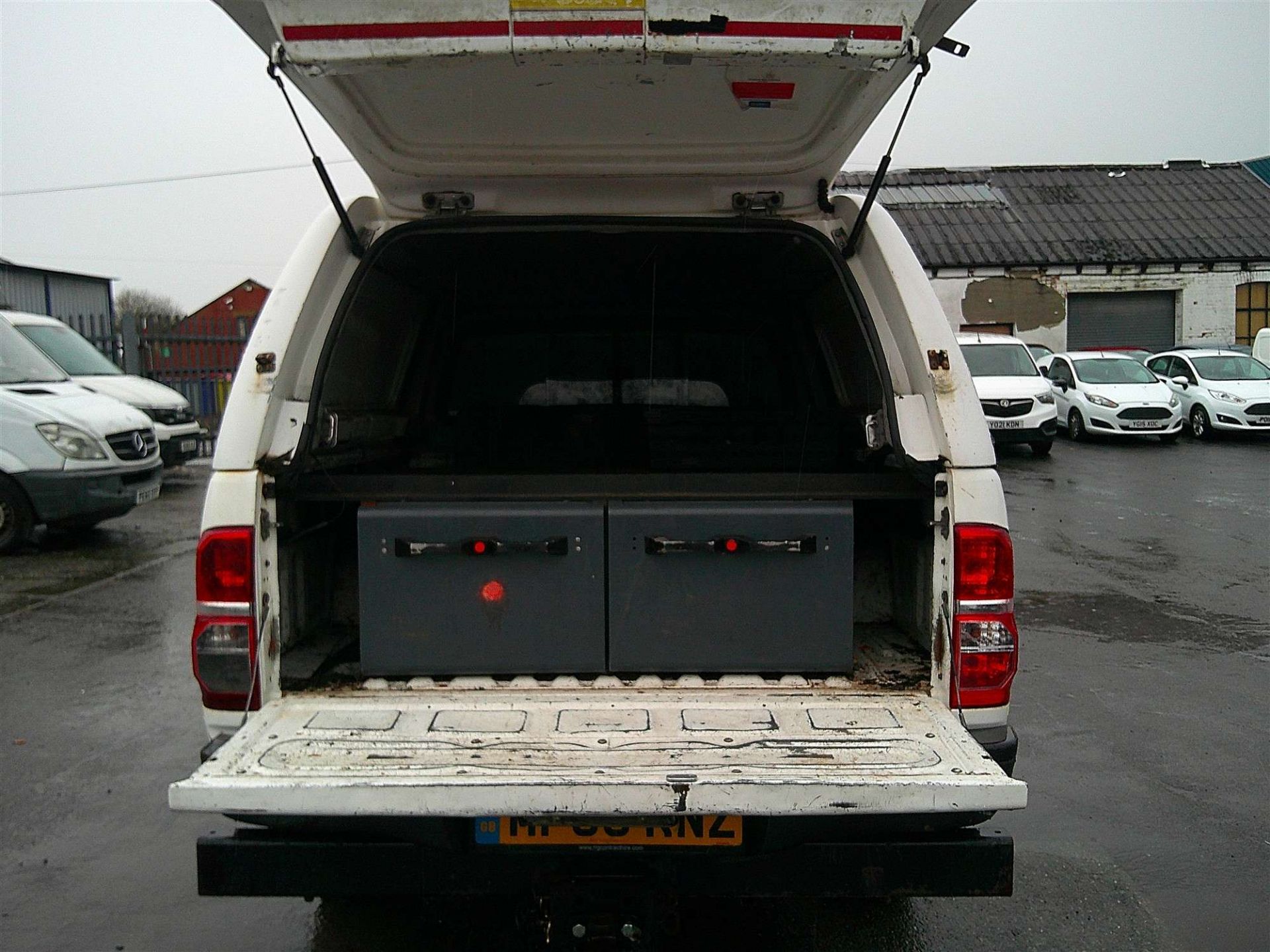 2013 63 REG TOYOTA HILUX HL2 D-4D 4X4 ECB (DIRECT ELECTRICITY NW) - Image 6 of 7