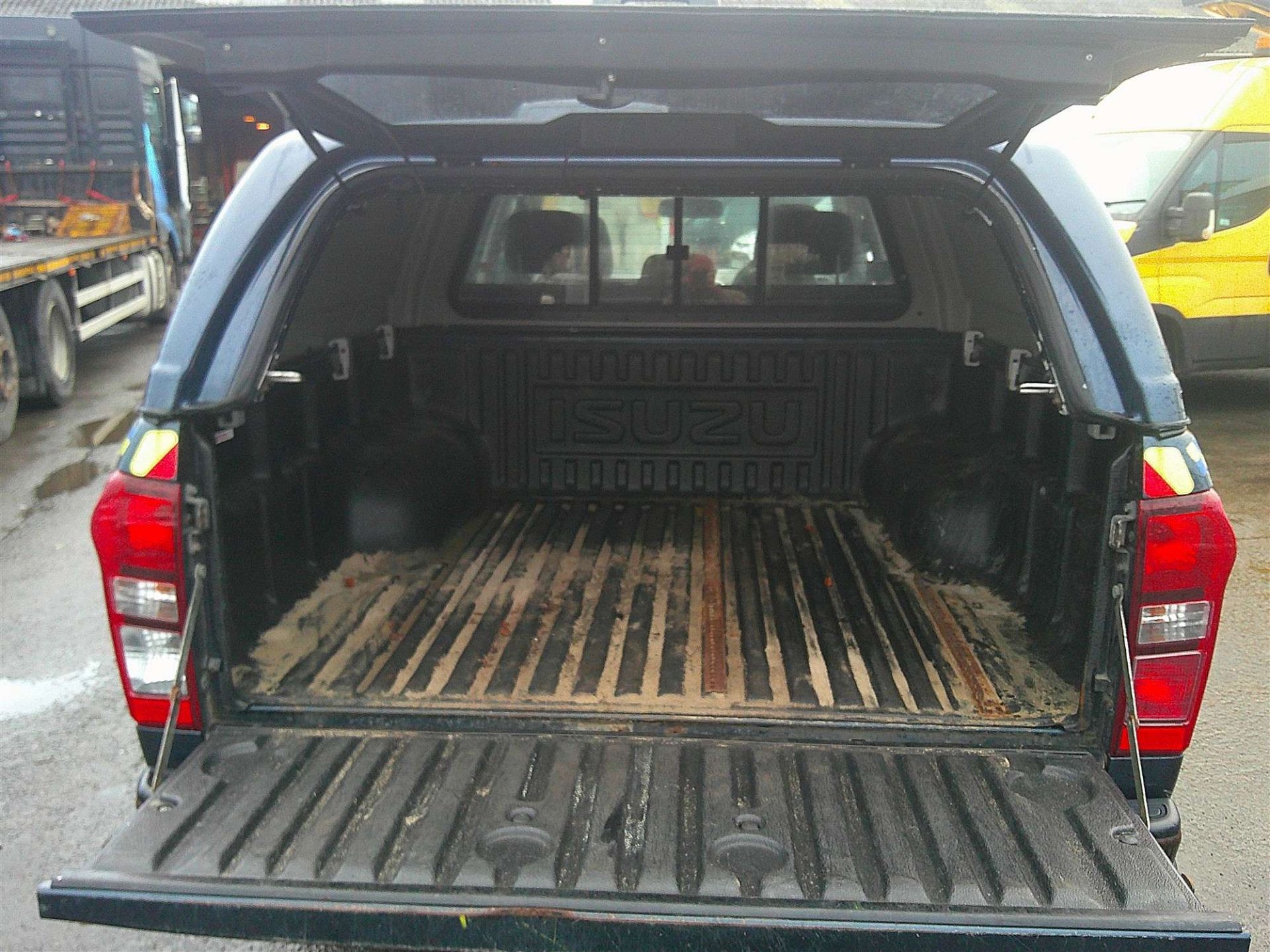 2017 67 REG ISUZU D-MAX EIGER PICK-UP (DIRECT COUNCIL) - Image 6 of 7