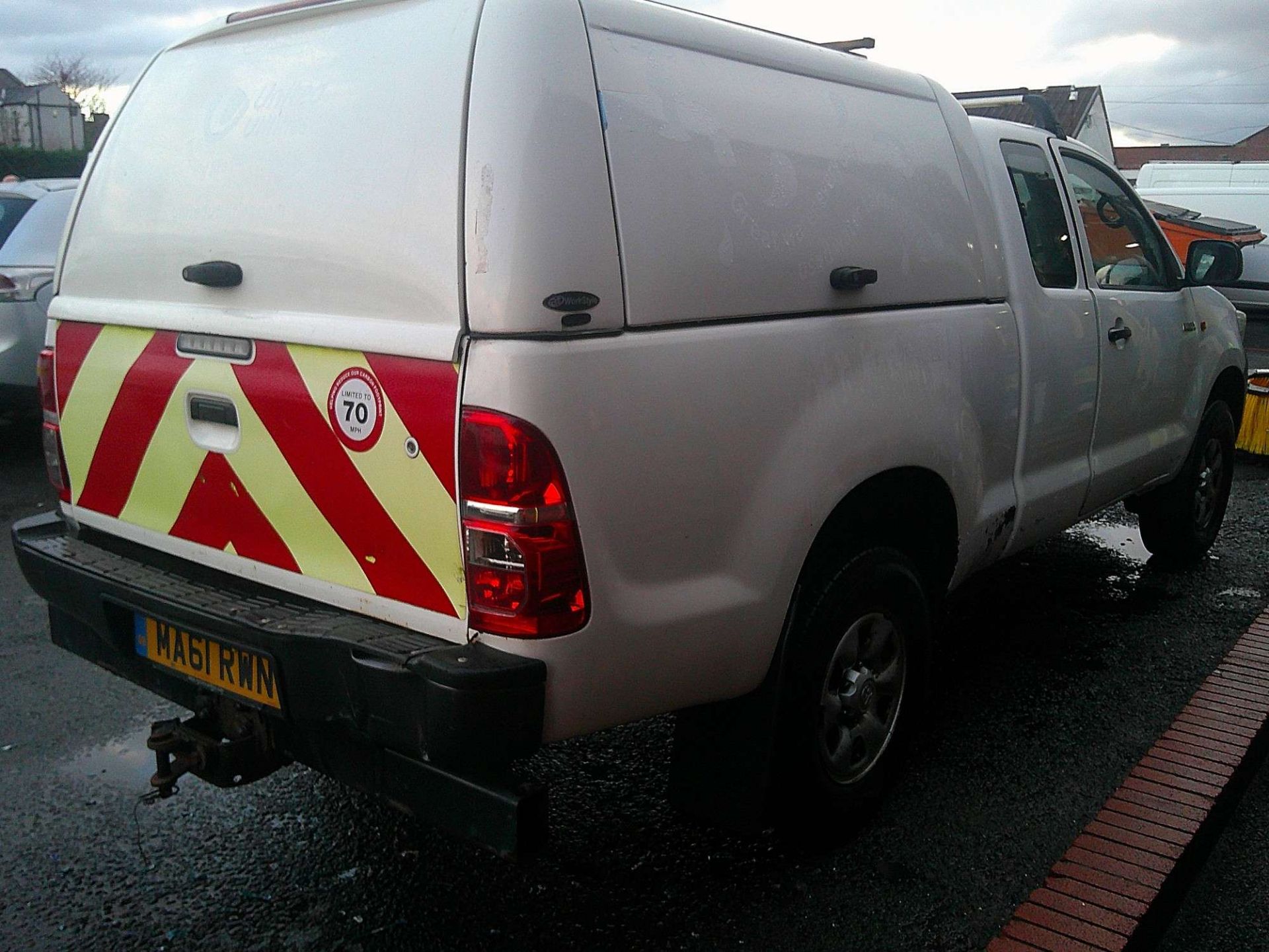 2011 61 REG TOYOTA HILUX HL2 D-4D 4X4 ECB (DIRECT UNITED UTILITIES WATER) - Image 4 of 7