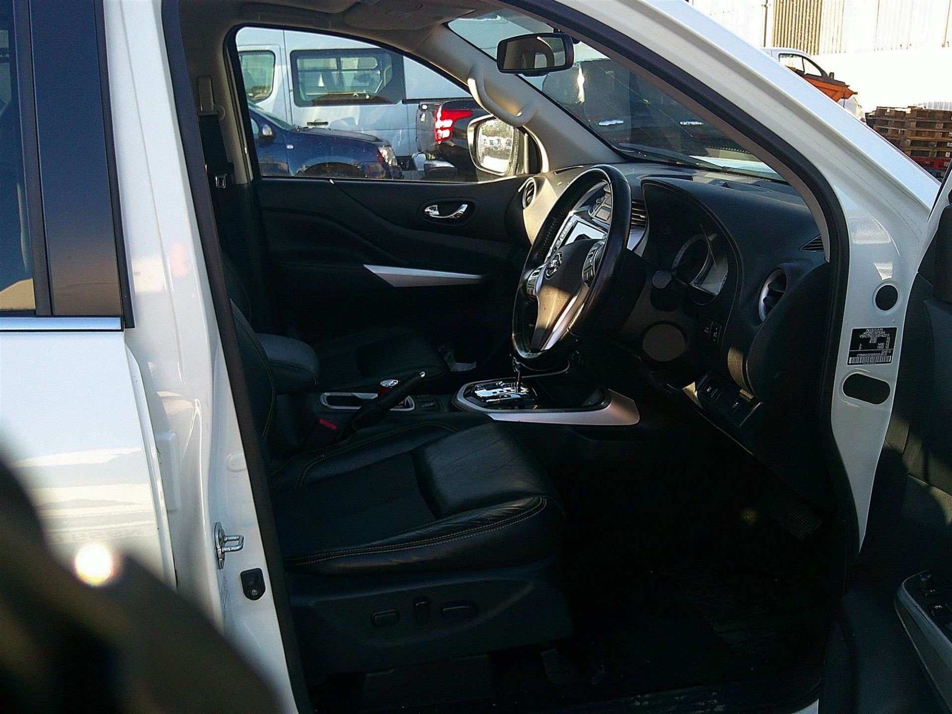 2020 20 REG NISSAN NAVARA N-GUARD SPECIAL EDITION DCI AUTO - Image 5 of 8