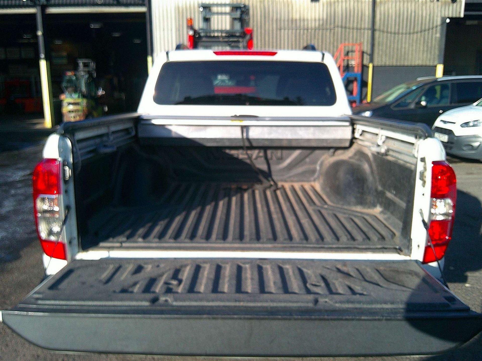 2020 20 REG NISSAN NAVARA N-GUARD SPECIAL EDITION DCI AUTO - Image 6 of 8