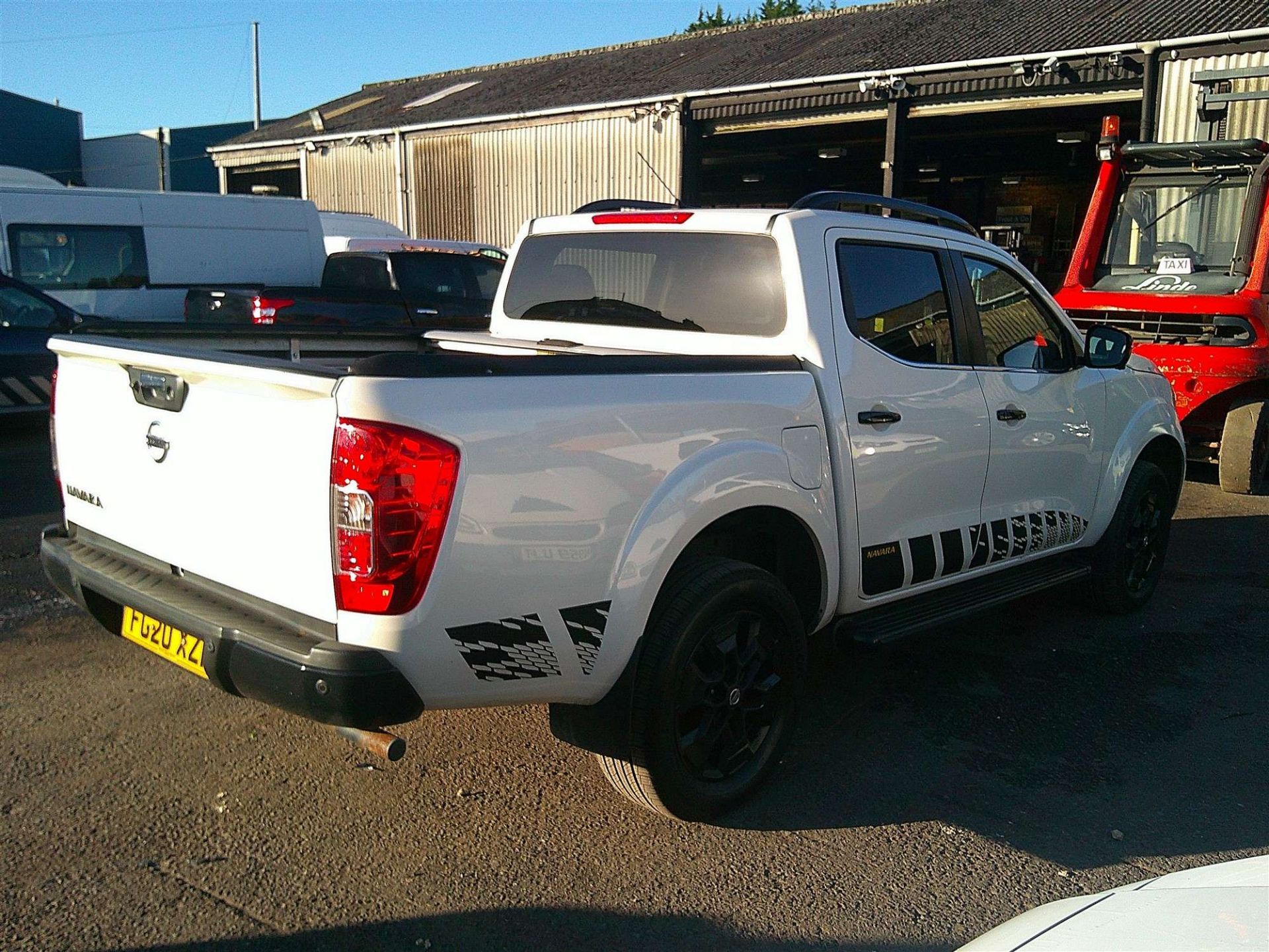 2020 20 REG NISSAN NAVARA N-GUARD SPECIAL EDITION DCI AUTO - Image 3 of 8