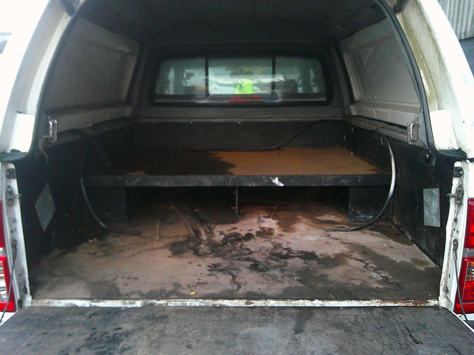 2011 61 REG TOYOTA HILUX HL2 D-4D 4X4 ECB (DIRECT UNITED UTILITIES WATER) - Image 5 of 7