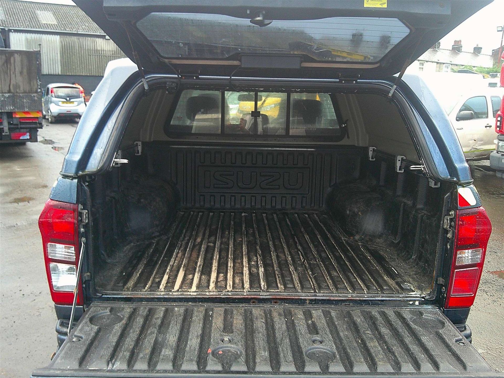 2017 67 REG ISUZU D-MAX EIGER PICK-UP (DIRECT COUNCIL) - Image 6 of 7